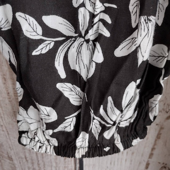 New York & Co. | Black & White Floral Cold Shoulder Crochet-Back Romper - Picture 3 of 11